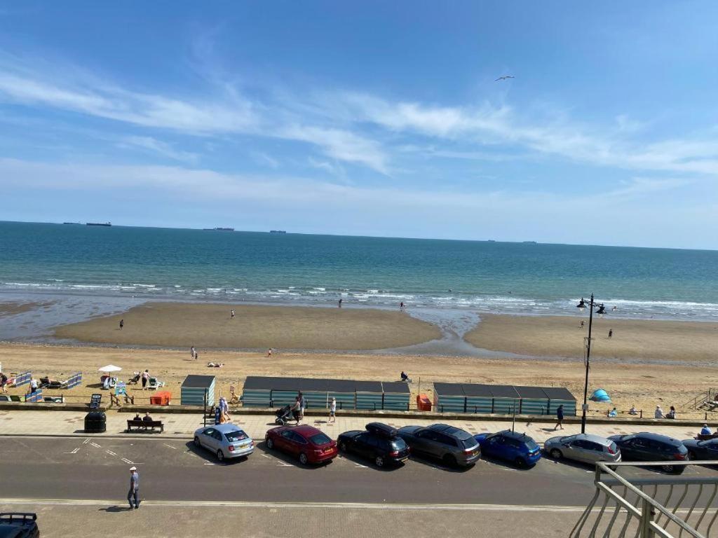 Bay View - Seafront, Sandown - Free Car Ferry For Bookings Of 3 Or More Nights, Subject To Availability Exterior foto