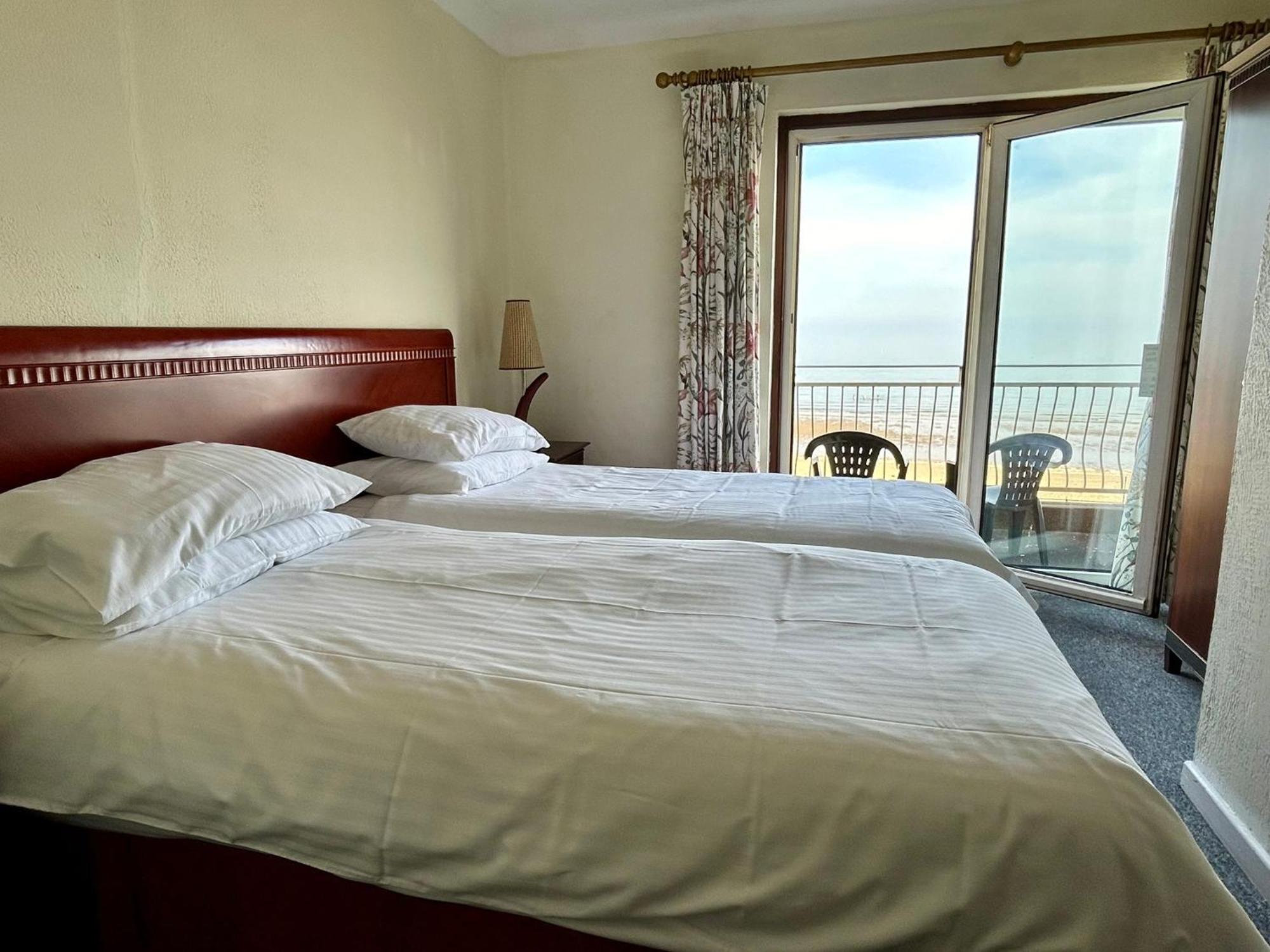 Bay View - Seafront, Sandown - Free Car Ferry For Bookings Of 3 Or More Nights, Subject To Availability Exterior foto